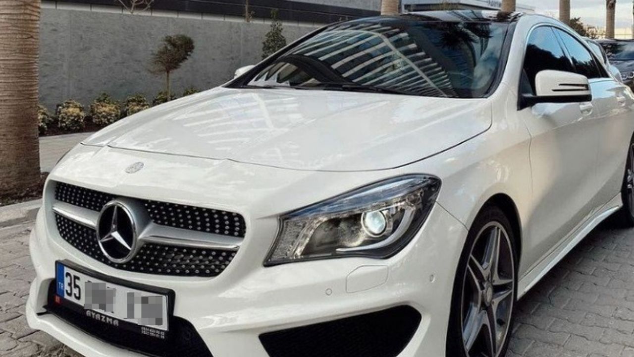 Şaşkınlık veren olay! Tuvalete diye gitti lüks otomobili çaldı